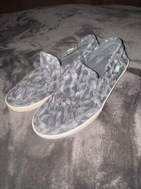 Sanuk Slip On Shoes Gray Snake Print Sneakers size 8